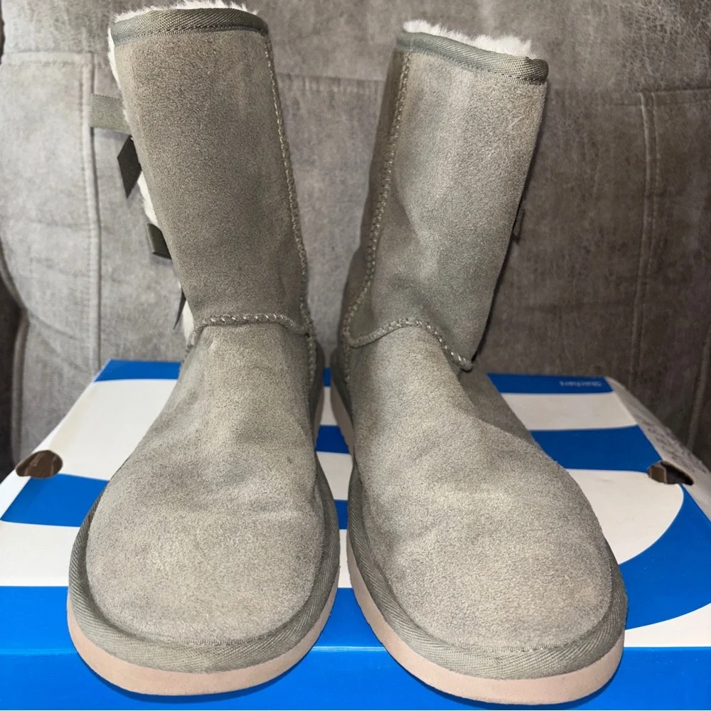 Koolaburra by Ugg Women’s Victoria Short Fur Boots Size 10